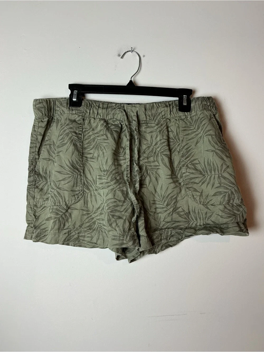 GAP Olive Green Tropical Palm Leaf Print Pull On Shorts Size L Earthy Utility